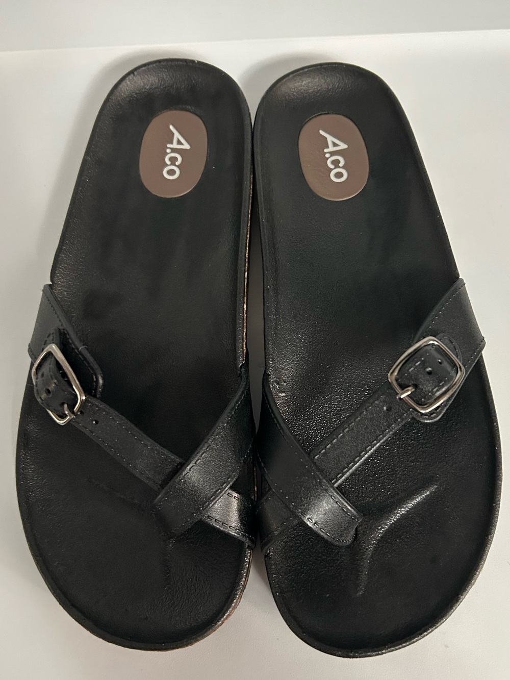 Black Women's Buckle Toe-Loop Sandals